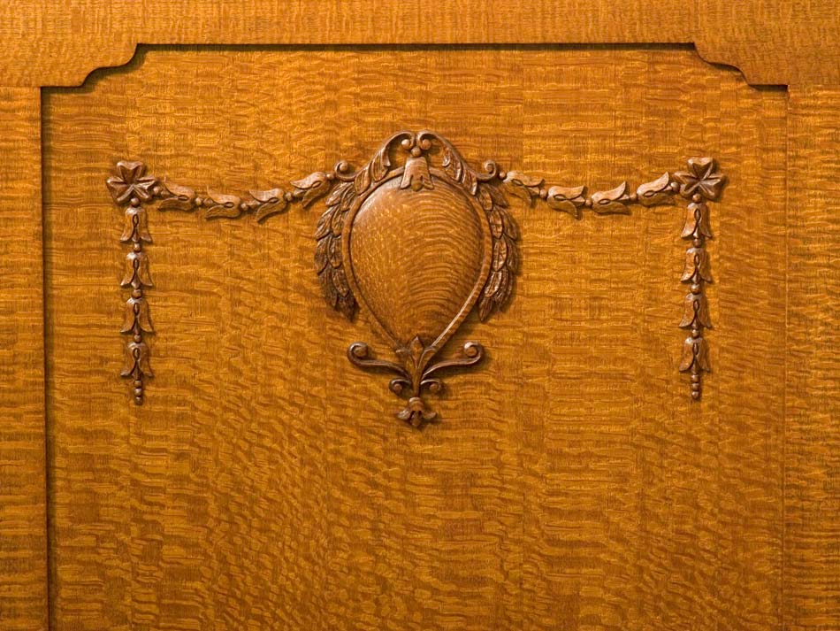 Cartouche & Bell Drop - Lacewood Furniture